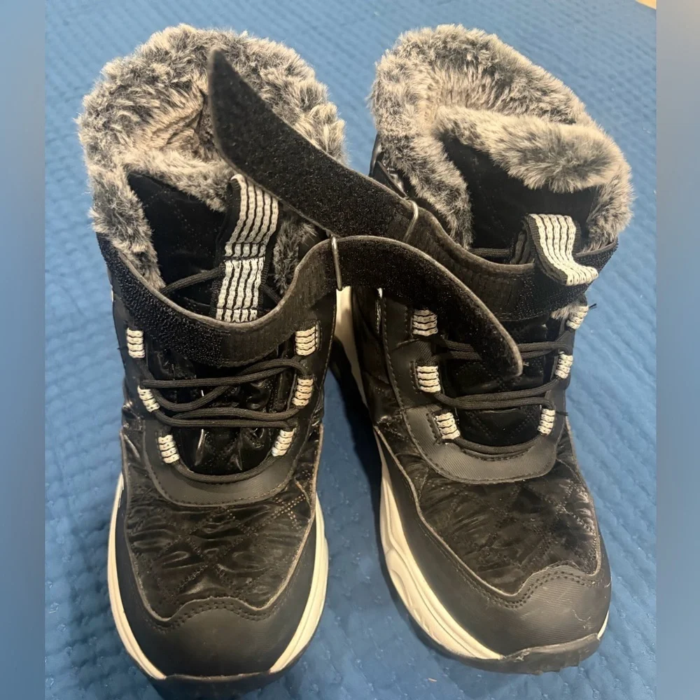 Black Kids Winter Boots size 3 Good condition